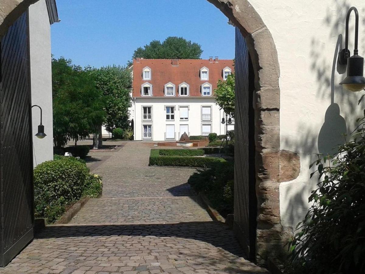 Amf Ferienwohnungen Historischer Soutyhof Saarlouis Exterior foto